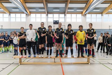 Bild 24 - C-Juniorinnen 3 Loewinnen Cup